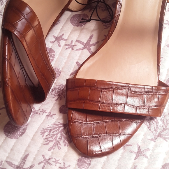 ANDREW MARC Brown Crocodile Block Heels - Picture 2 of 4